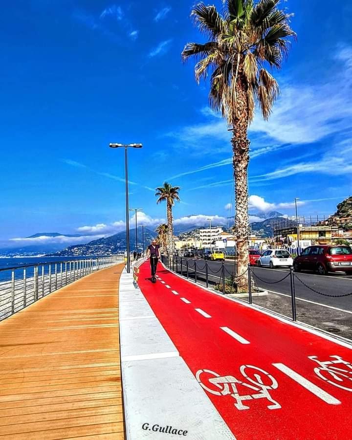 Casa Fronte Mare Appartement Ventimiglia Buitenkant foto