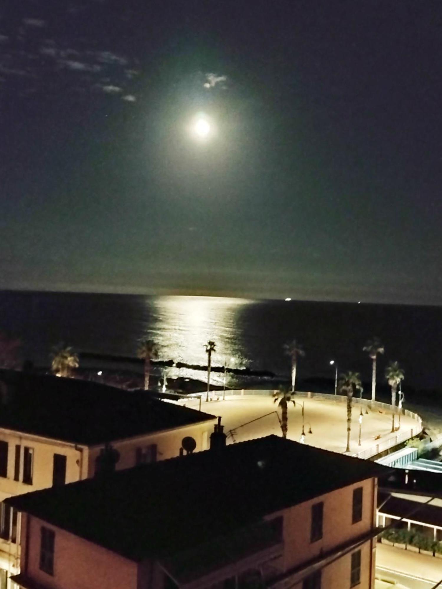 Casa Fronte Mare Appartement Ventimiglia Buitenkant foto